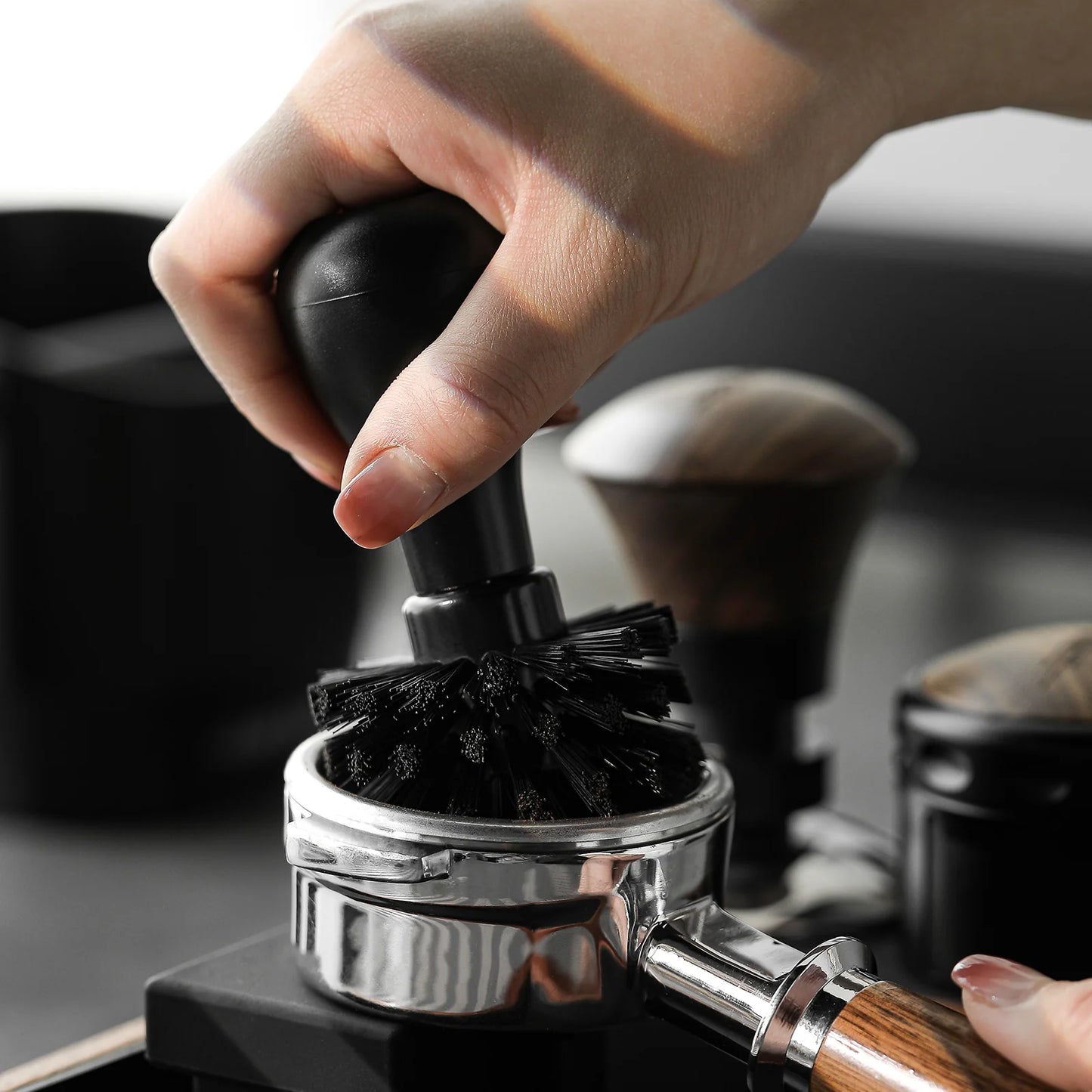 MHW-3BOMBER Četka za čišćenje portafiltera za kavu